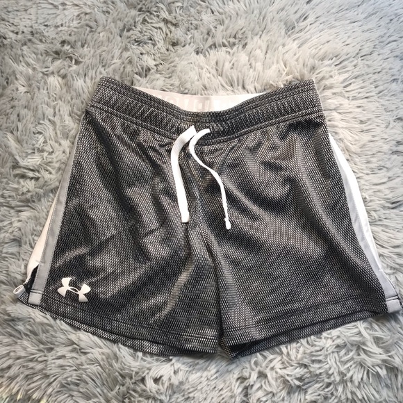 3/$34 UNDER ARMOUR HEAT GEAR SHORTS SILVER/GREY GIRLS SIZE  M/YOUTH - Picture 3 of 16